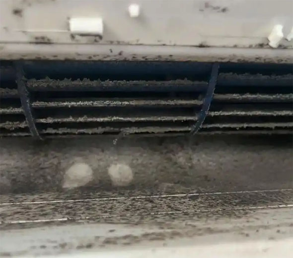 新郑空调吹的风有股烧焦味是怎么回事